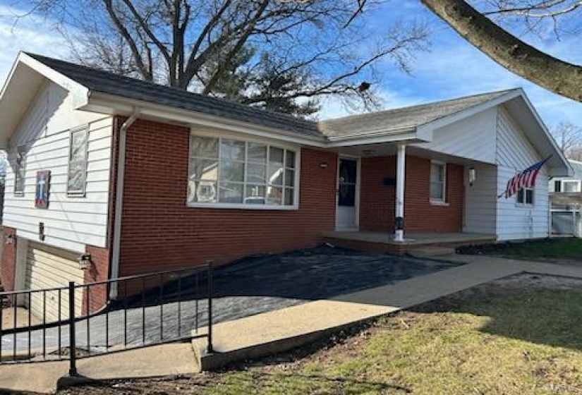 408 LINCOLN Street, Vandalia, Illinois 62471, 3 Bedrooms Bedrooms, 6 Rooms Rooms,2 BathroomsBathrooms,Residential,For Sale,LINCOLN,MAR25000913