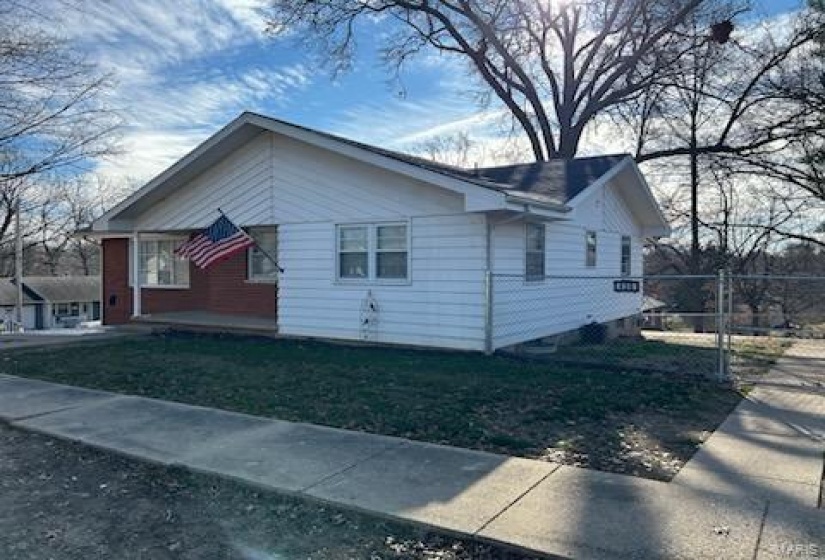 408 LINCOLN Street, Vandalia, Illinois 62471, 3 Bedrooms Bedrooms, 6 Rooms Rooms,2 BathroomsBathrooms,Residential,For Sale,LINCOLN,MAR25000913