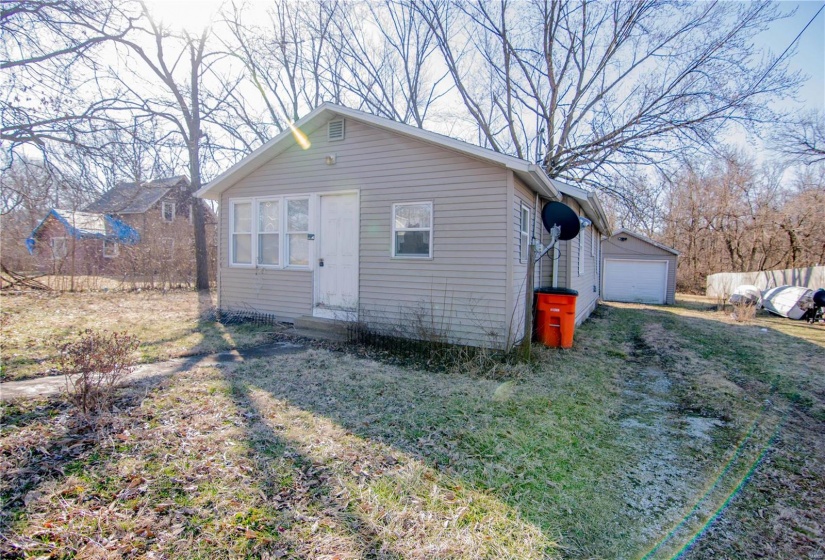 1408 Main Street, Vandalia, Illinois 62471, 2 Bedrooms Bedrooms, 6 Rooms Rooms,1 BathroomBathrooms,Residential,For Sale,Main,MAR25014069