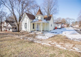 523 5th Street, Vandalia, Illinois 62471, 2 Bedrooms Bedrooms, 8 Rooms Rooms,2 BathroomsBathrooms,Residential,For Sale,5th,MAR25004248
