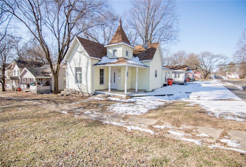 523 5th Street, Vandalia, Illinois 62471, 2 Bedrooms Bedrooms, 8 Rooms Rooms,2 BathroomsBathrooms,Residential,For Sale,5th,MAR25004248