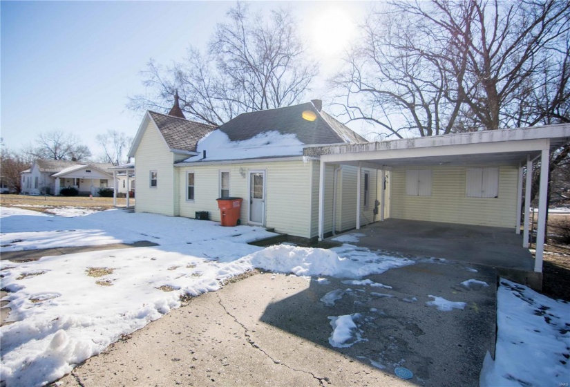523 5th Street, Vandalia, Illinois 62471, 2 Bedrooms Bedrooms, 8 Rooms Rooms,2 BathroomsBathrooms,Residential,For Sale,5th,MAR25004248