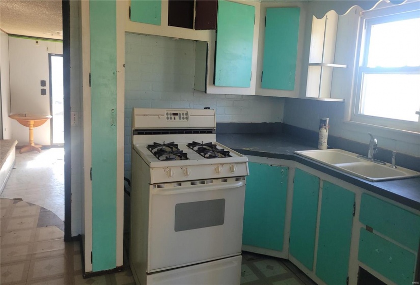 521 8th Street, Ramsey, Illinois 62080, 3 Bedrooms Bedrooms, 7 Rooms Rooms,1 BathroomBathrooms,Residential,For Sale,8th,MAR24076229