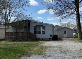 905 Olive Street, St Elmo, Illinois 62458, 3 Bedrooms Bedrooms, 5 Rooms Rooms,2 BathroomsBathrooms,Residential,For Sale,Olive,MAR25014227