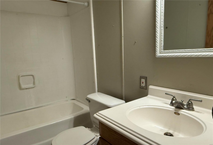 905 Olive Street, St Elmo, Illinois 62458, 3 Bedrooms Bedrooms, 5 Rooms Rooms,2 BathroomsBathrooms,Residential,For Sale,Olive,MAR25014227
