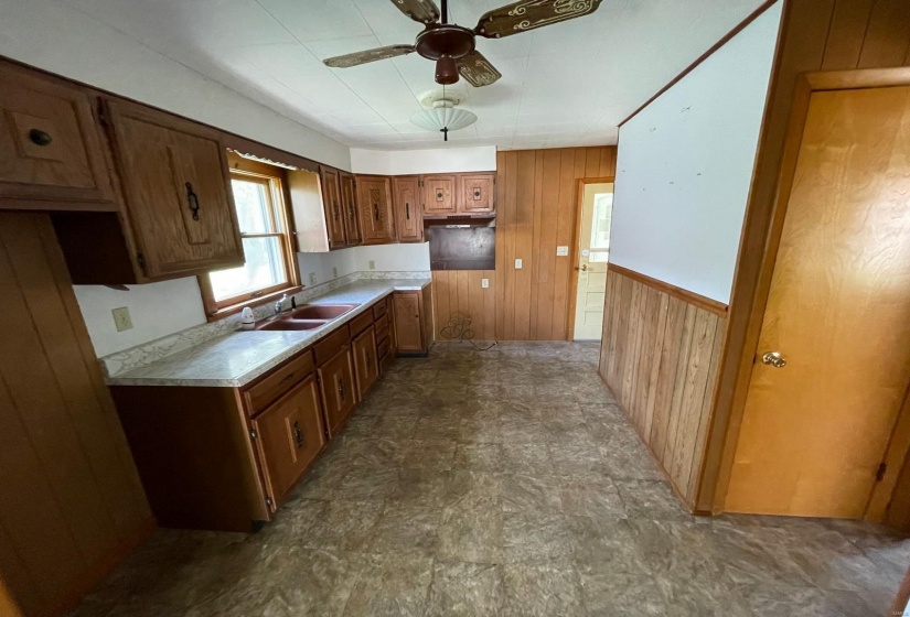 417 Moreland Street, Vandalia, Illinois 62471, 2 Bedrooms Bedrooms, 5 Rooms Rooms,1 BathroomBathrooms,Residential,For Sale,Moreland,MAR25025323