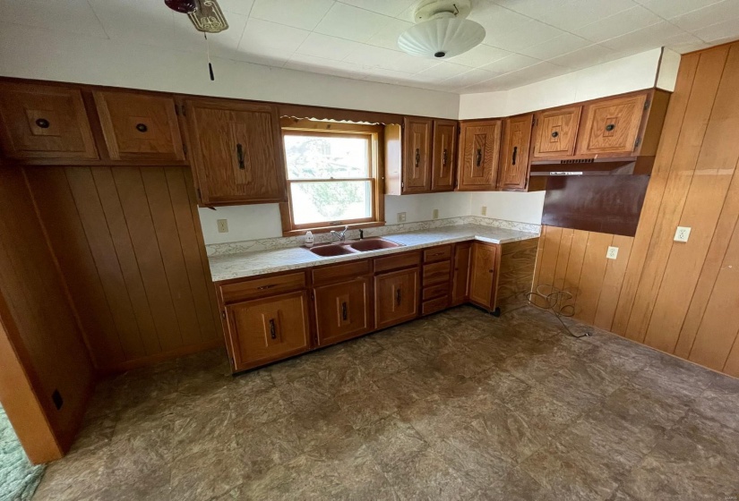 417 Moreland Street, Vandalia, Illinois 62471, 2 Bedrooms Bedrooms, 5 Rooms Rooms,1 BathroomBathrooms,Residential,For Sale,Moreland,MAR25025323