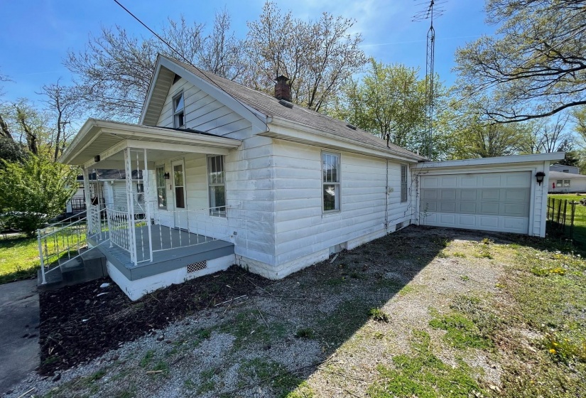417 Moreland Street, Vandalia, Illinois 62471, 2 Bedrooms Bedrooms, 5 Rooms Rooms,1 BathroomBathrooms,Residential,For Sale,Moreland,MAR25025323