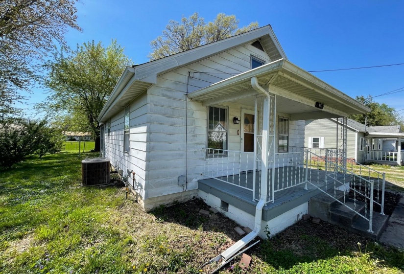 417 Moreland Street, Vandalia, Illinois 62471, 2 Bedrooms Bedrooms, 5 Rooms Rooms,1 BathroomBathrooms,Residential,For Sale,Moreland,MAR25025323