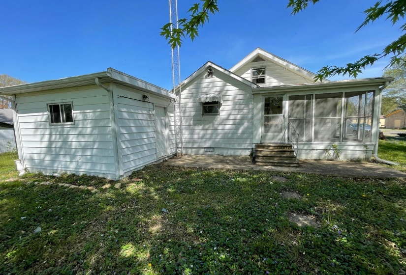 417 Moreland Street, Vandalia, Illinois 62471, 2 Bedrooms Bedrooms, 5 Rooms Rooms,1 BathroomBathrooms,Residential,For Sale,Moreland,MAR25025323