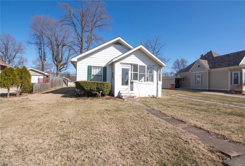 614 1st Street, Vandalia, Illinois 62471, 2 Bedrooms Bedrooms, 7 Rooms Rooms,1 BathroomBathrooms,Residential,For Sale,1st,MAR25014007