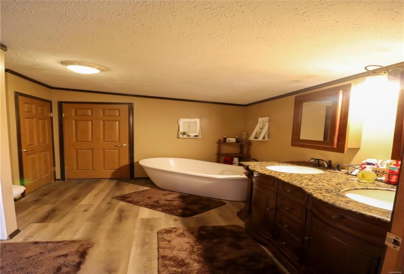 190 650 Avenue, Mulberry Grove, Illinois 62262, 3 Bedrooms Bedrooms, 10 Rooms Rooms,2 BathroomsBathrooms,Residential,For Sale,650,MAR25027118